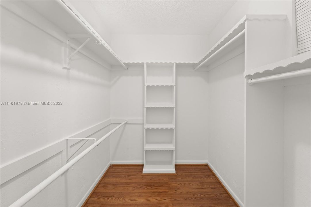 Recently Sold: $455,000 (2 beds, 2 baths, 1986 Square Feet)