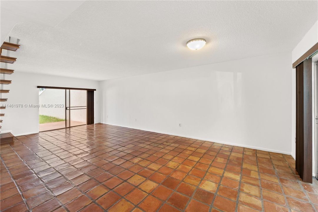 Recently Sold: $455,000 (2 beds, 2 baths, 1986 Square Feet)