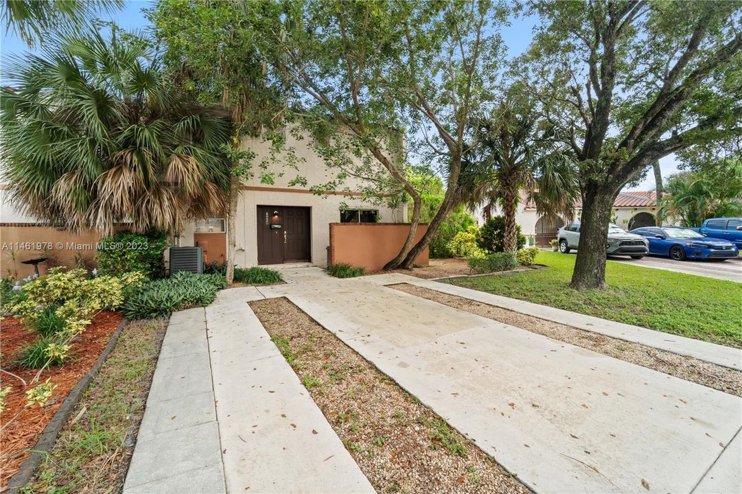 Recently Sold: $455,000 (2 beds, 2 baths, 1986 Square Feet)