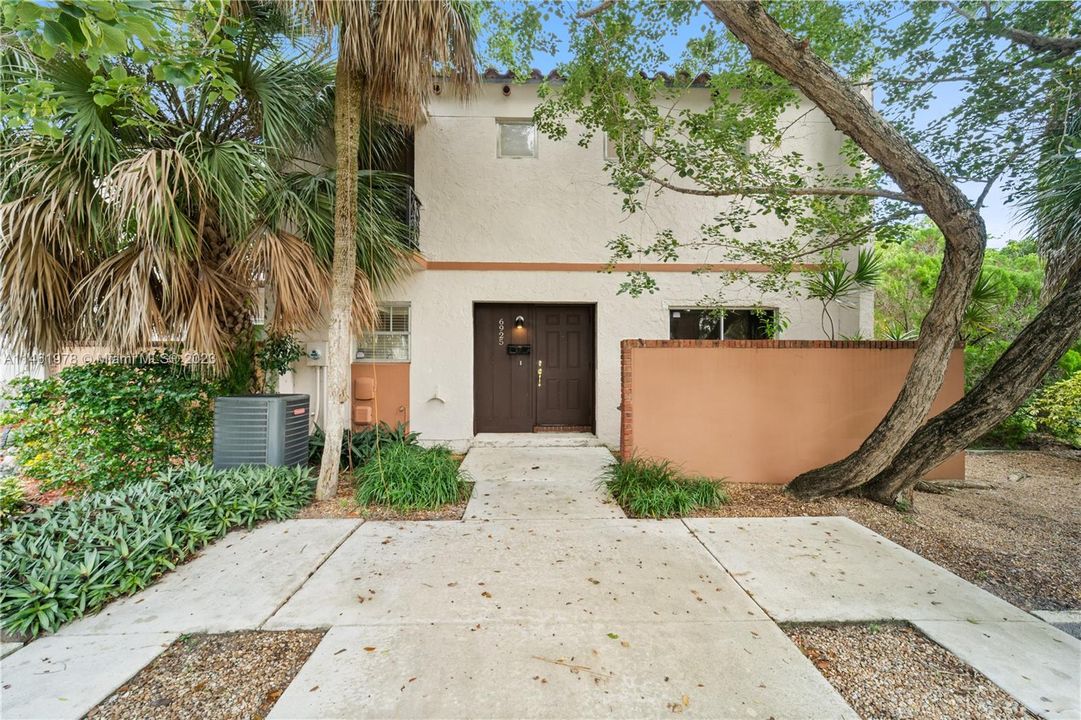 Recently Sold: $455,000 (2 beds, 2 baths, 1986 Square Feet)