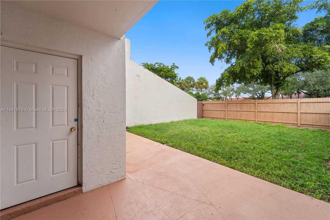 Recently Sold: $455,000 (2 beds, 2 baths, 1986 Square Feet)