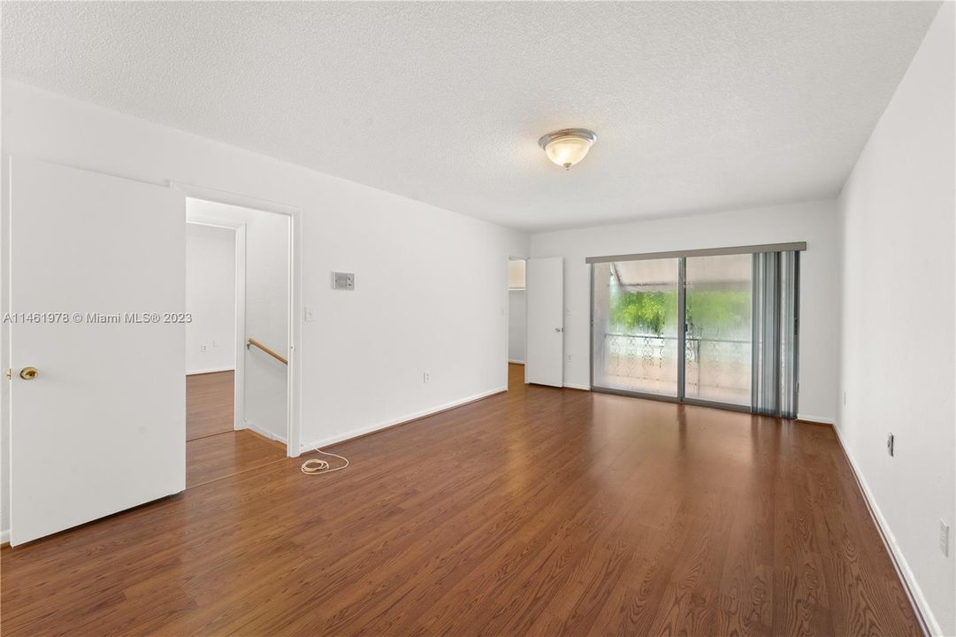 Recently Sold: $455,000 (2 beds, 2 baths, 1986 Square Feet)