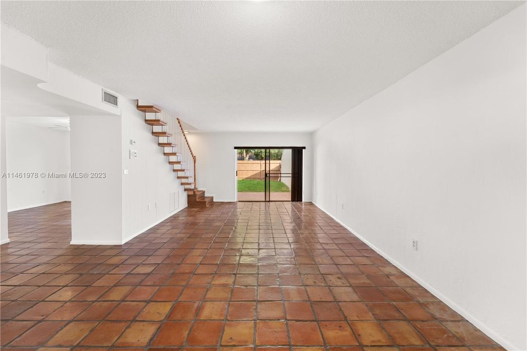 Recently Sold: $455,000 (2 beds, 2 baths, 1986 Square Feet)