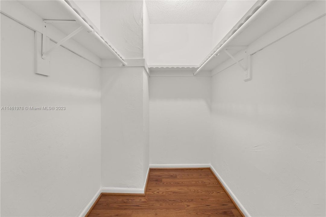 Recently Sold: $455,000 (2 beds, 2 baths, 1986 Square Feet)