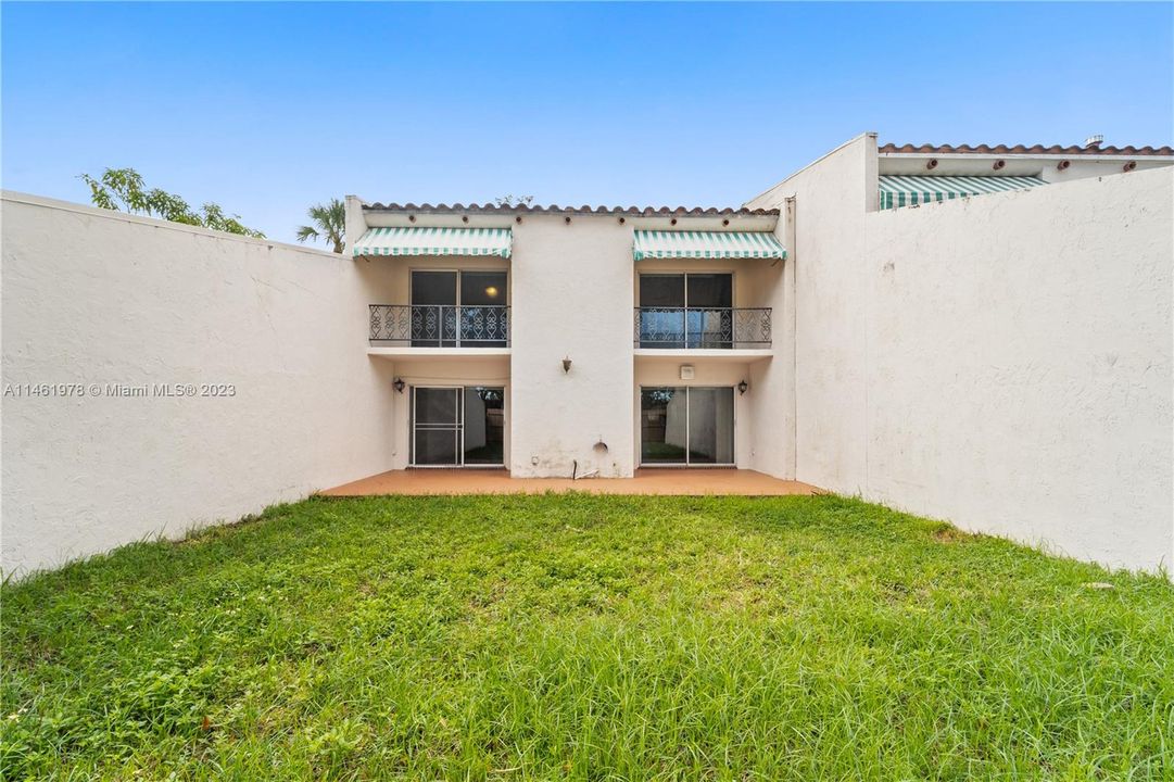 Recently Sold: $455,000 (2 beds, 2 baths, 1986 Square Feet)