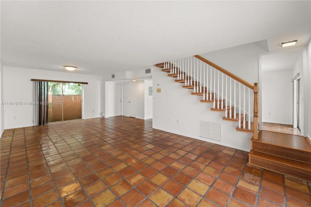 Recently Sold: $455,000 (2 beds, 2 baths, 1986 Square Feet)