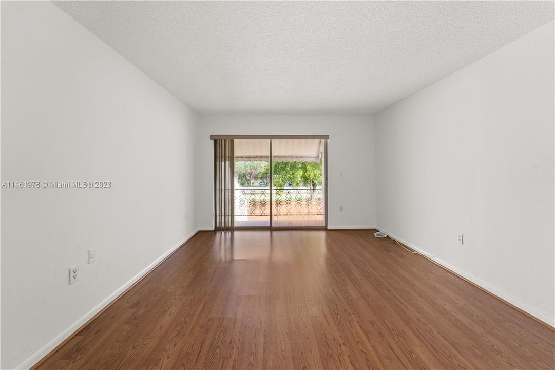 Recently Sold: $455,000 (2 beds, 2 baths, 1986 Square Feet)