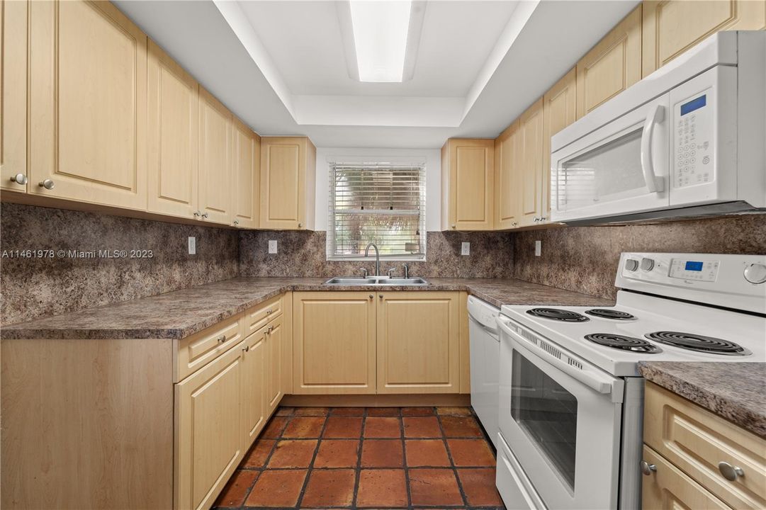 Recently Sold: $455,000 (2 beds, 2 baths, 1986 Square Feet)