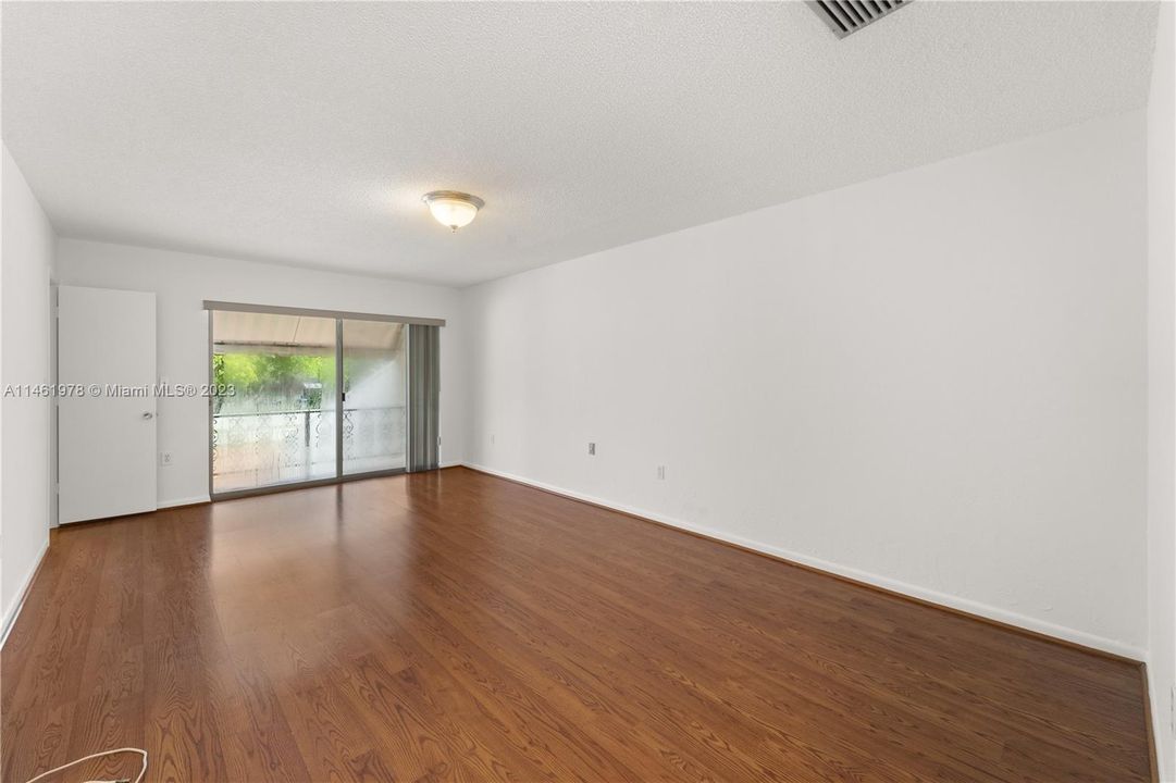 Recently Sold: $455,000 (2 beds, 2 baths, 1986 Square Feet)