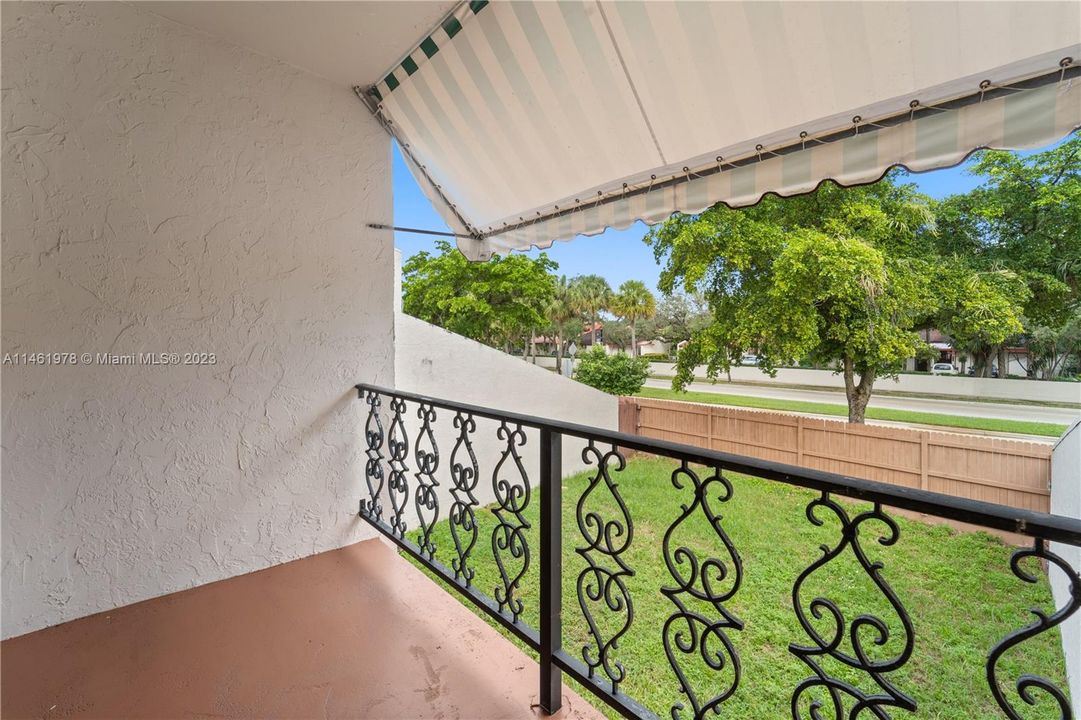 Recently Sold: $455,000 (2 beds, 2 baths, 1986 Square Feet)