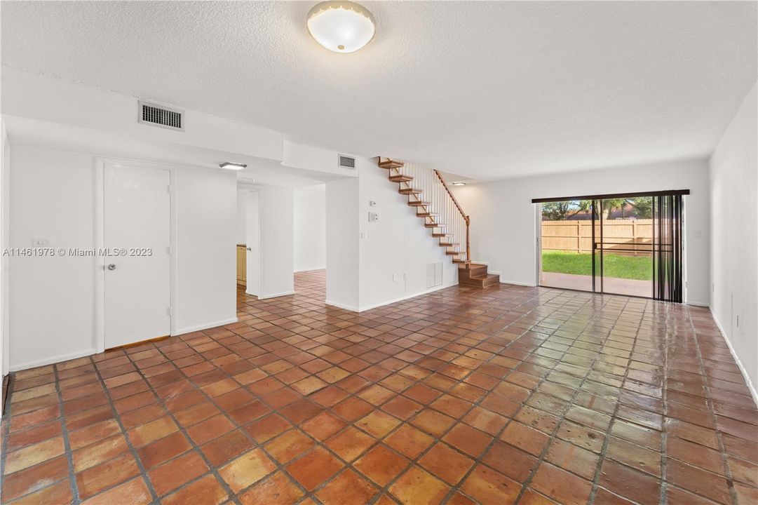 Recently Sold: $455,000 (2 beds, 2 baths, 1986 Square Feet)