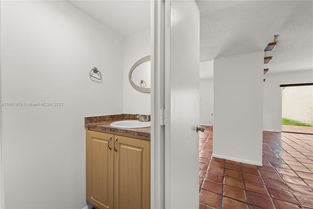 Recently Sold: $455,000 (2 beds, 2 baths, 1986 Square Feet)