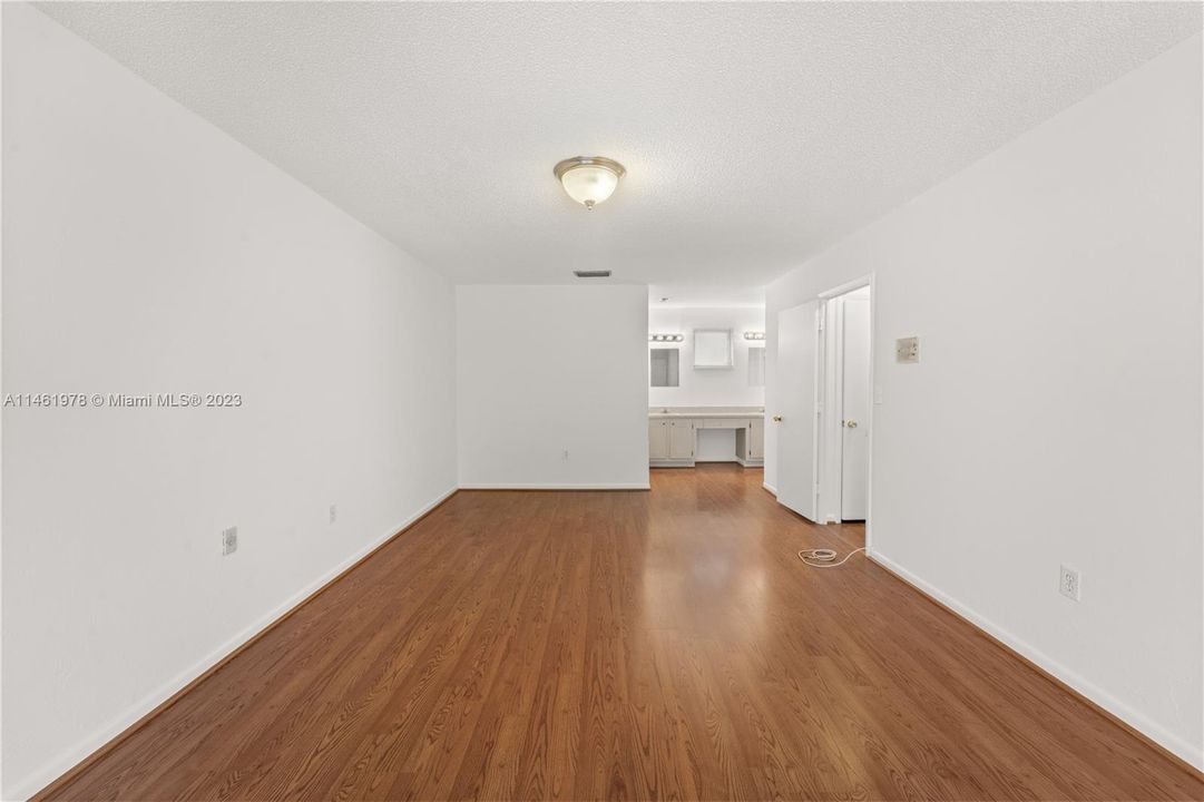 Recently Sold: $455,000 (2 beds, 2 baths, 1986 Square Feet)