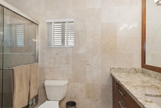 Recently Sold: $1,650,000 (3 beds, 3 baths, 2772 Square Feet)