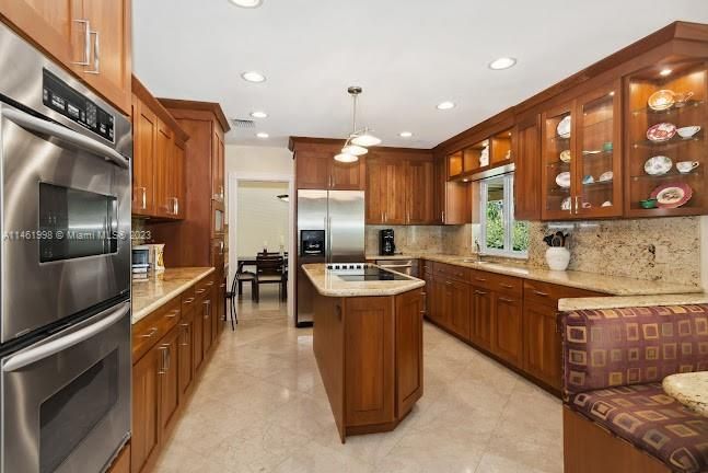 Recently Sold: $1,650,000 (3 beds, 3 baths, 2772 Square Feet)