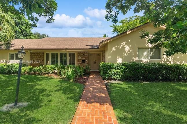 Recently Sold: $1,650,000 (3 beds, 3 baths, 2772 Square Feet)