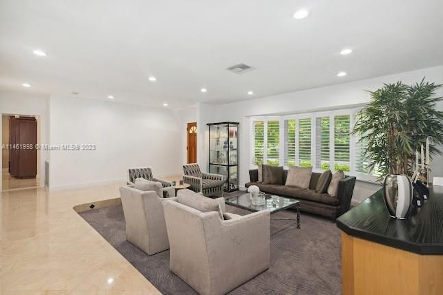 Recently Sold: $1,650,000 (3 beds, 3 baths, 2772 Square Feet)