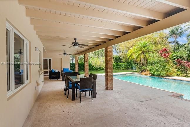 Recently Sold: $1,650,000 (3 beds, 3 baths, 2772 Square Feet)