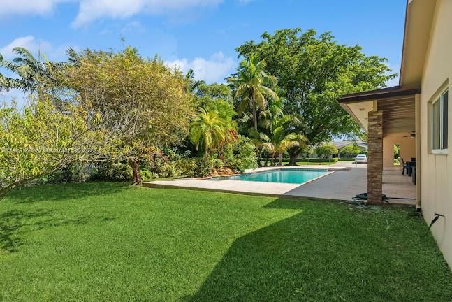 Recently Sold: $1,650,000 (3 beds, 3 baths, 2772 Square Feet)