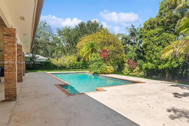 Recently Sold: $1,650,000 (3 beds, 3 baths, 2772 Square Feet)