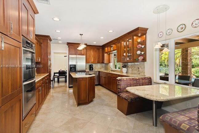 Recently Sold: $1,650,000 (3 beds, 3 baths, 2772 Square Feet)