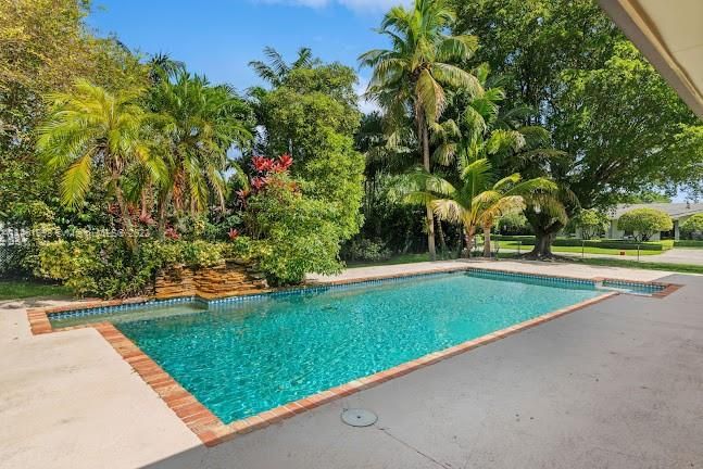 Recently Sold: $1,650,000 (3 beds, 3 baths, 2772 Square Feet)