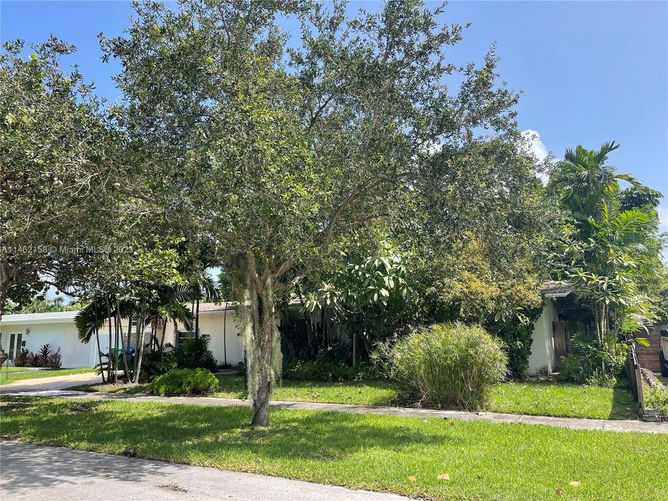 Recently Sold: $590,000 (4 beds, 2 baths, 2708 Square Feet)