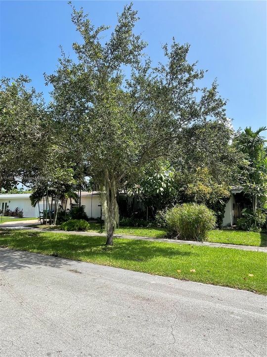 Recently Sold: $590,000 (4 beds, 2 baths, 2708 Square Feet)