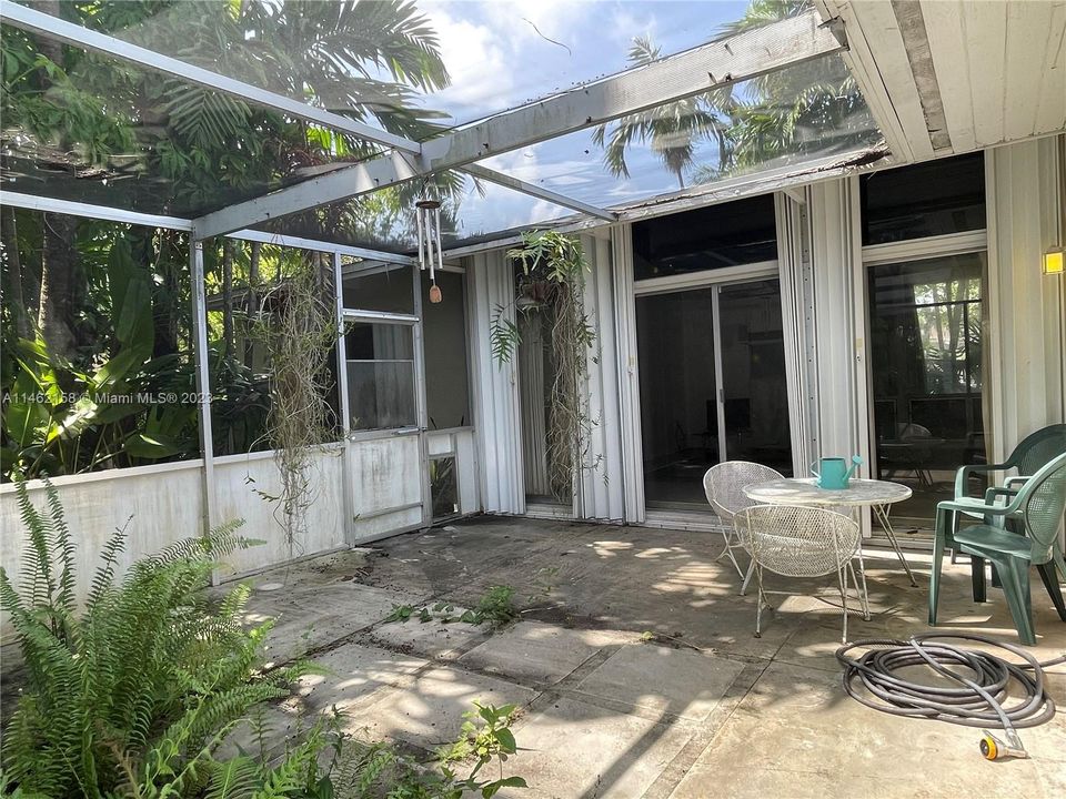 Recently Sold: $590,000 (4 beds, 2 baths, 2708 Square Feet)