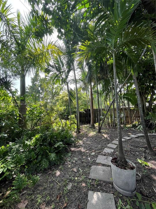 Recently Sold: $590,000 (4 beds, 2 baths, 2708 Square Feet)