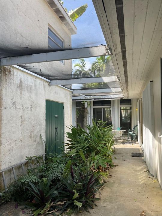 Recently Sold: $590,000 (4 beds, 2 baths, 2708 Square Feet)