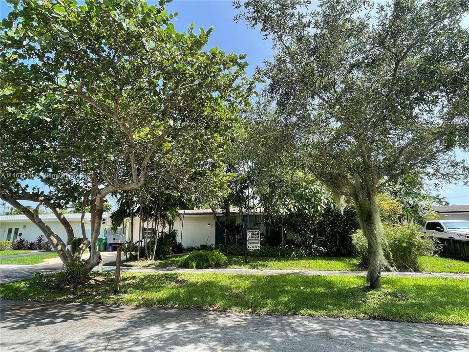 Recently Sold: $590,000 (4 beds, 2 baths, 2708 Square Feet)
