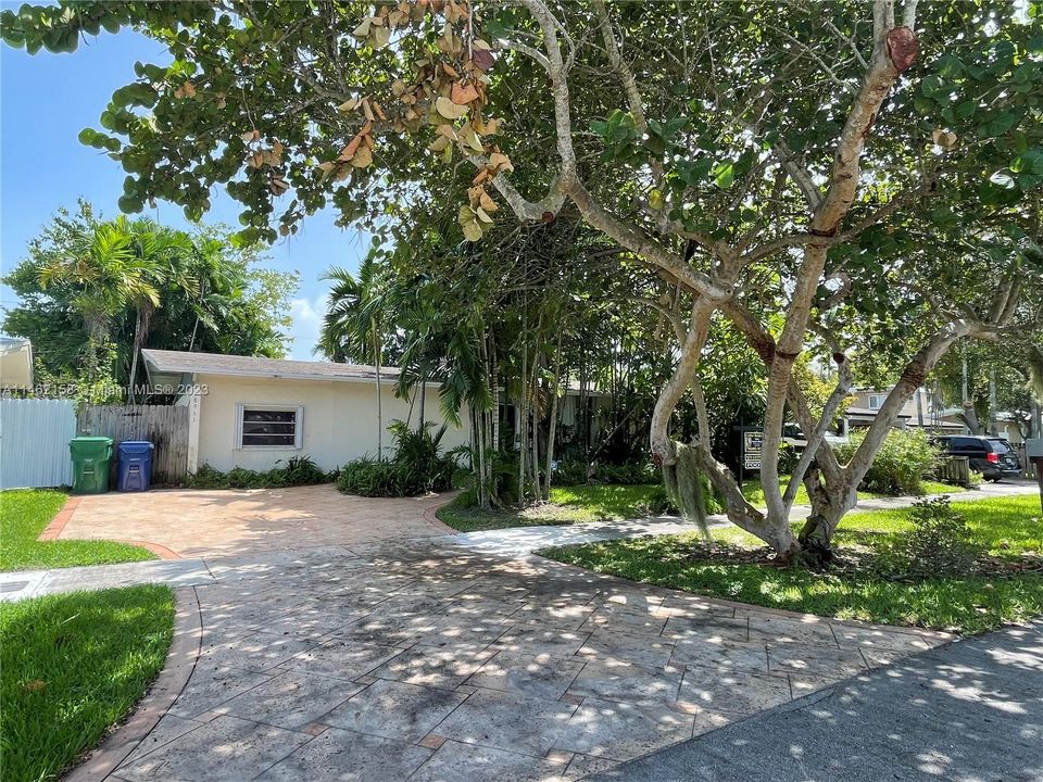 Recently Sold: $590,000 (4 beds, 2 baths, 2708 Square Feet)