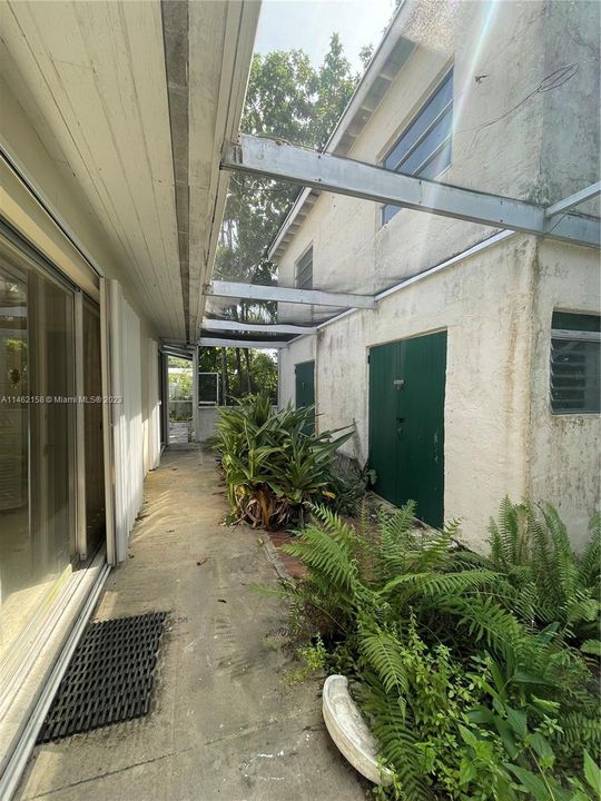 Recently Sold: $590,000 (4 beds, 2 baths, 2708 Square Feet)