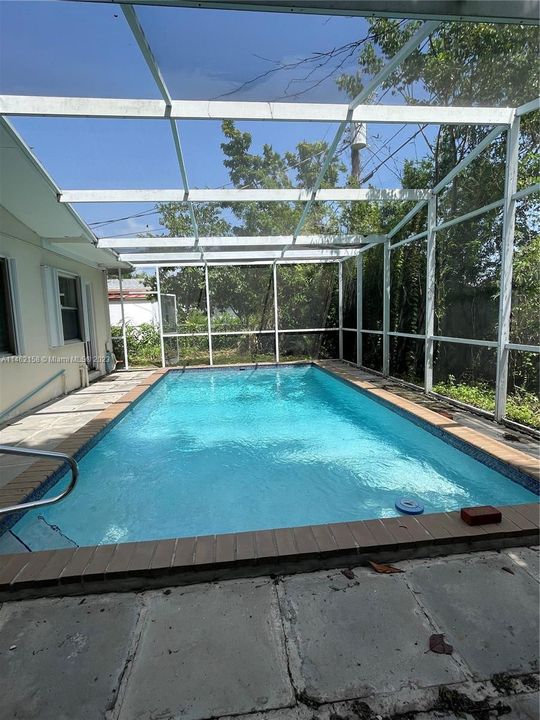 Recently Sold: $590,000 (4 beds, 2 baths, 2708 Square Feet)