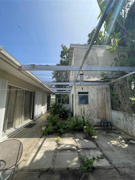 Recently Sold: $590,000 (4 beds, 2 baths, 2708 Square Feet)