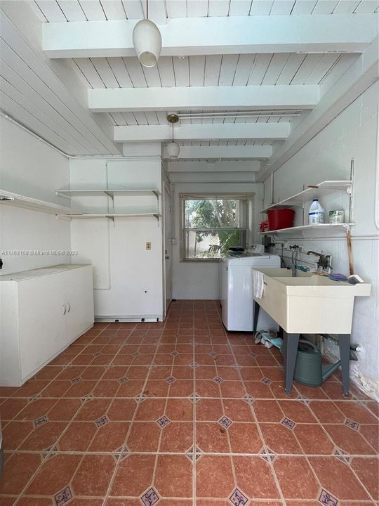 Recently Sold: $590,000 (4 beds, 2 baths, 2708 Square Feet)