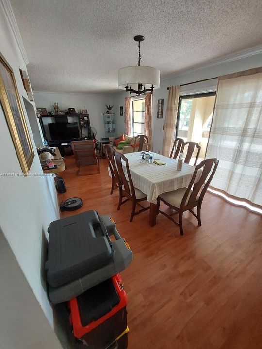 Недавно продано: $319,000 (2 спален, 2 ванн, 965 Квадратных фут)