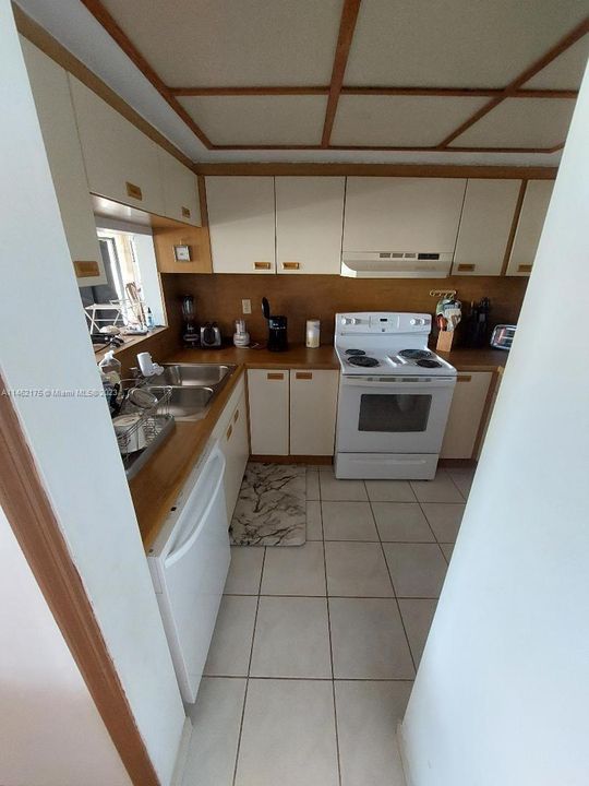 Недавно продано: $319,000 (2 спален, 2 ванн, 965 Квадратных фут)