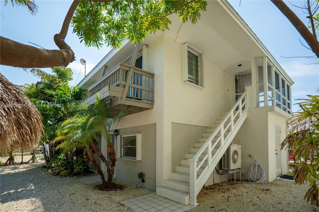 Recently Sold: $1,400,000 (3 beds, 2 baths, 1218 Square Feet)
