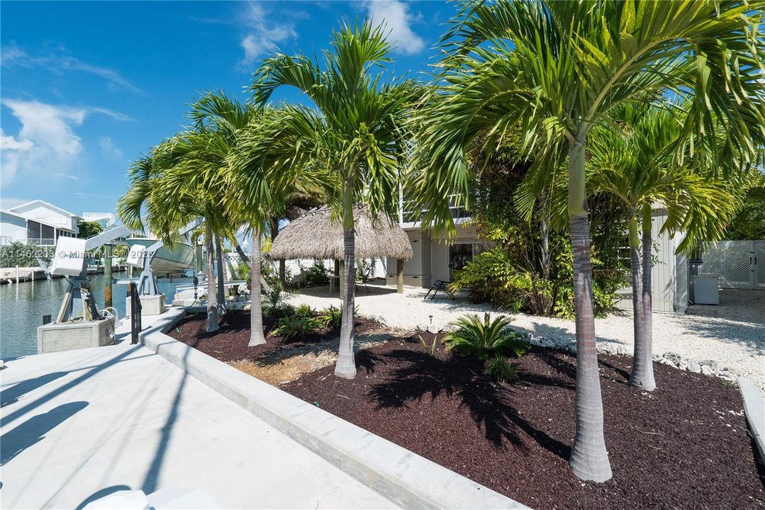 Recently Sold: $1,400,000 (3 beds, 2 baths, 1218 Square Feet)