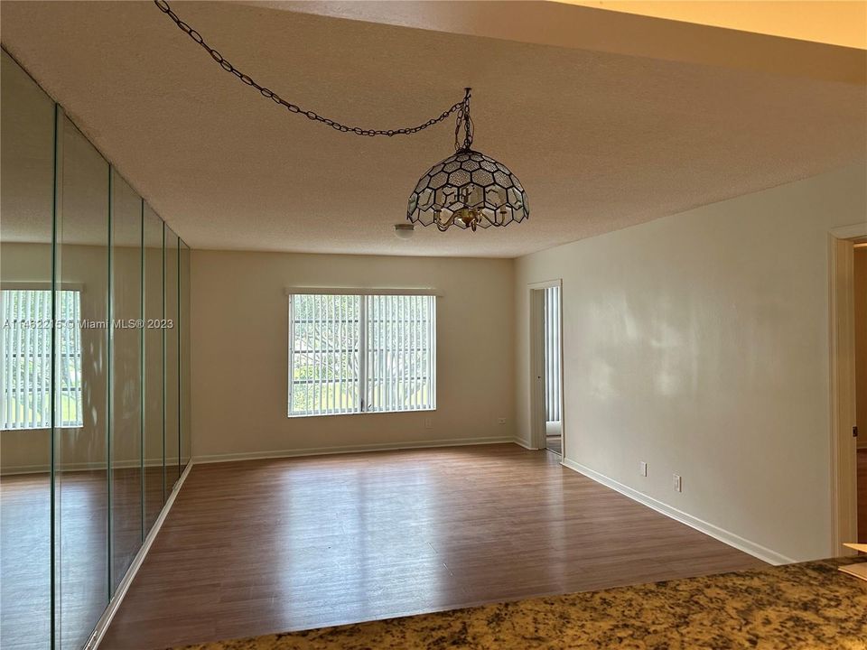 Active With Contract: $139,000 (1 beds, 1 baths, 741 Square Feet)