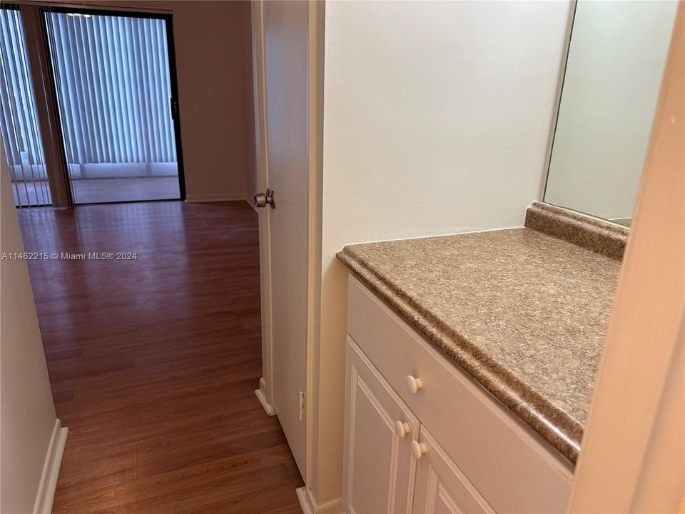 For Sale: $164,900 (1 beds, 1 baths, 741 Square Feet)