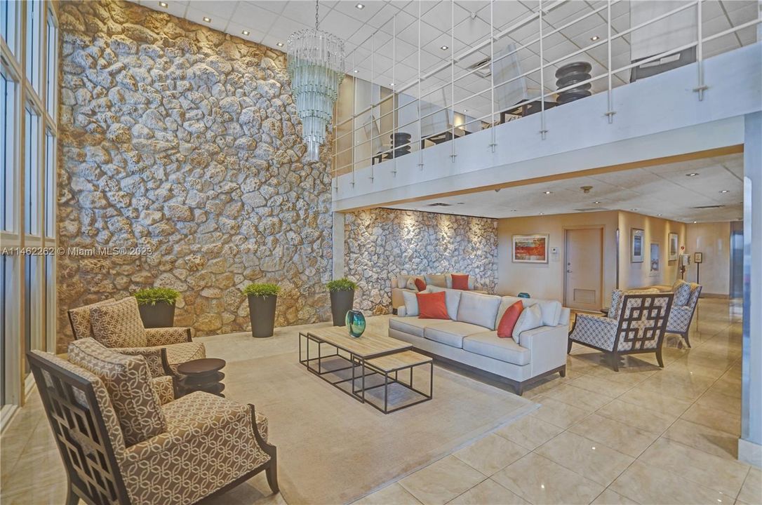 Recently Rented: $2,800 (1 beds, 1 baths, 812 Square Feet)