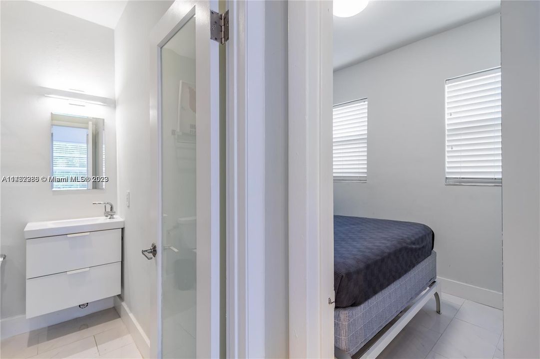 Recently Sold: $229,000 (1 beds, 1 baths, 390 Square Feet)