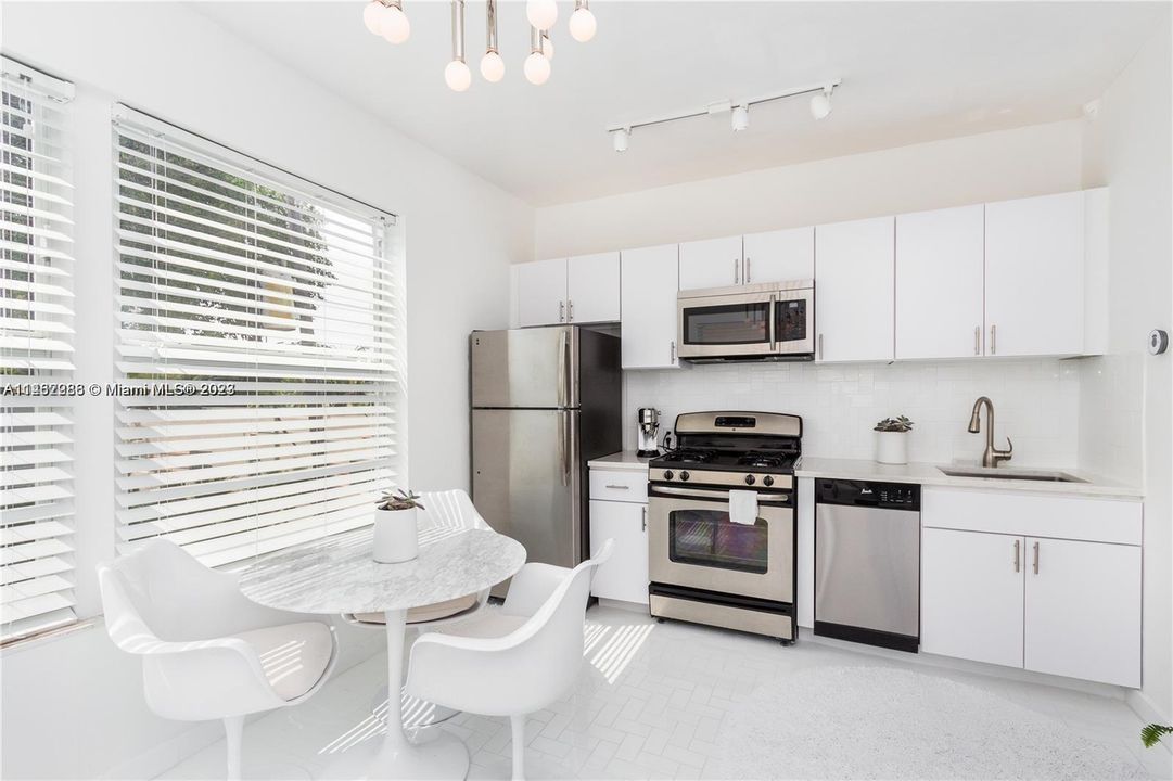 Recently Sold: $229,000 (1 beds, 1 baths, 390 Square Feet)