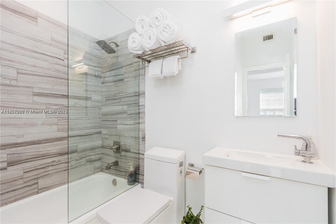 Recently Sold: $229,000 (1 beds, 1 baths, 390 Square Feet)