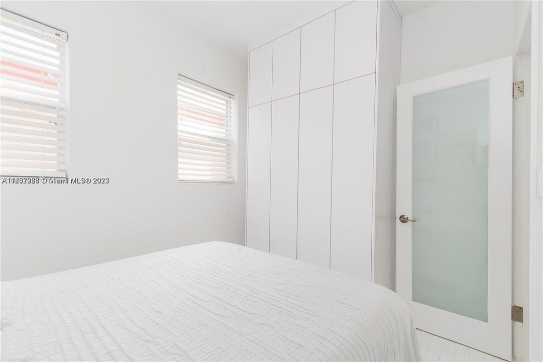 Recently Sold: $229,000 (1 beds, 1 baths, 390 Square Feet)