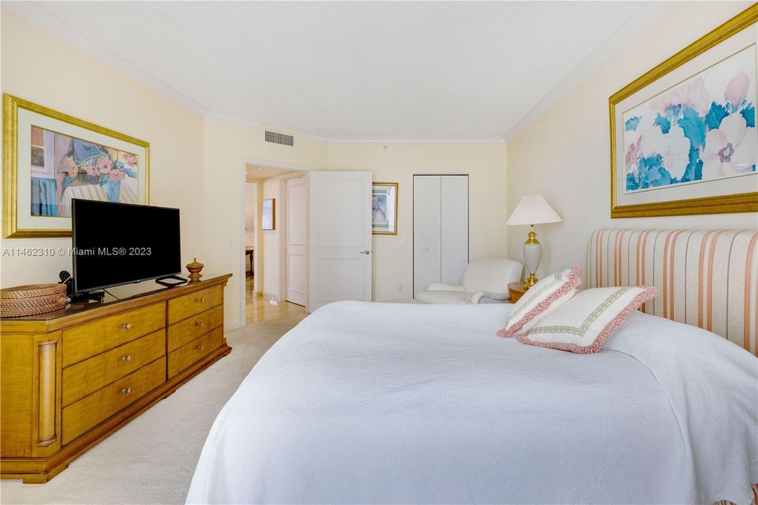 Recently Sold: $765,000 (3 beds, 2 baths, 1870 Square Feet)