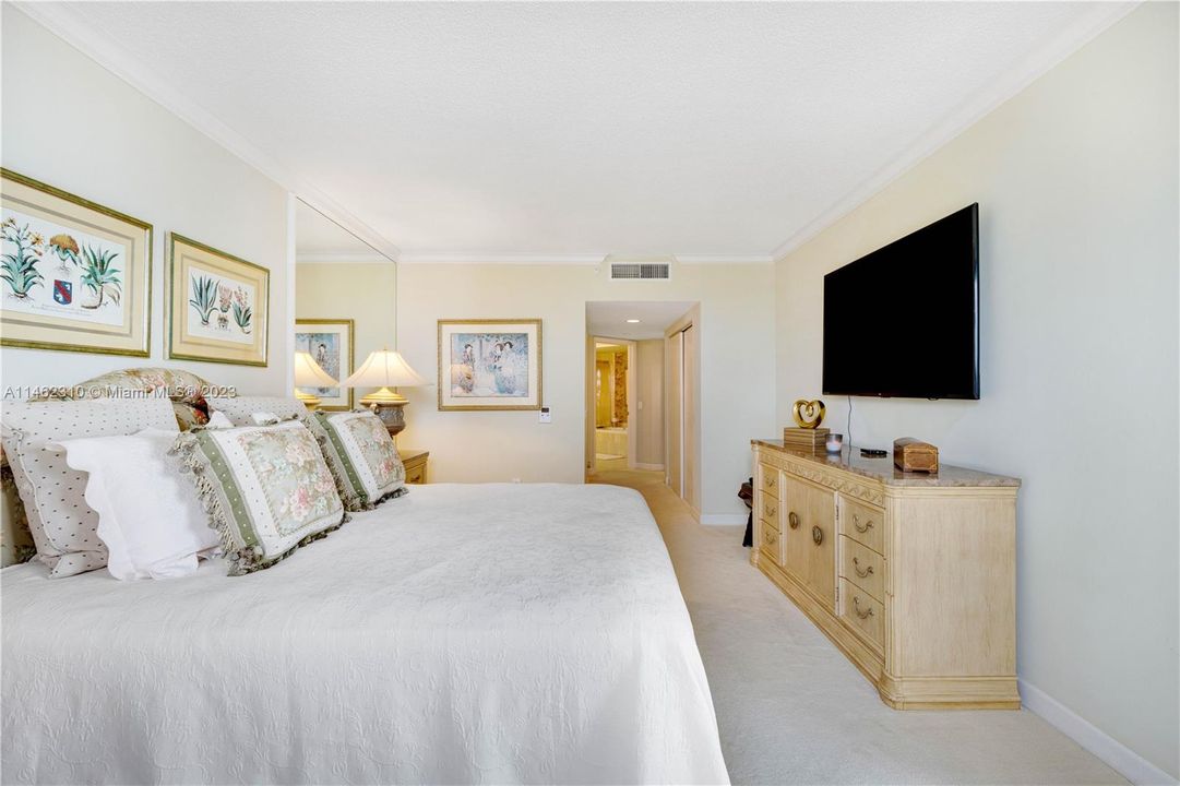 Recently Sold: $765,000 (3 beds, 2 baths, 1870 Square Feet)